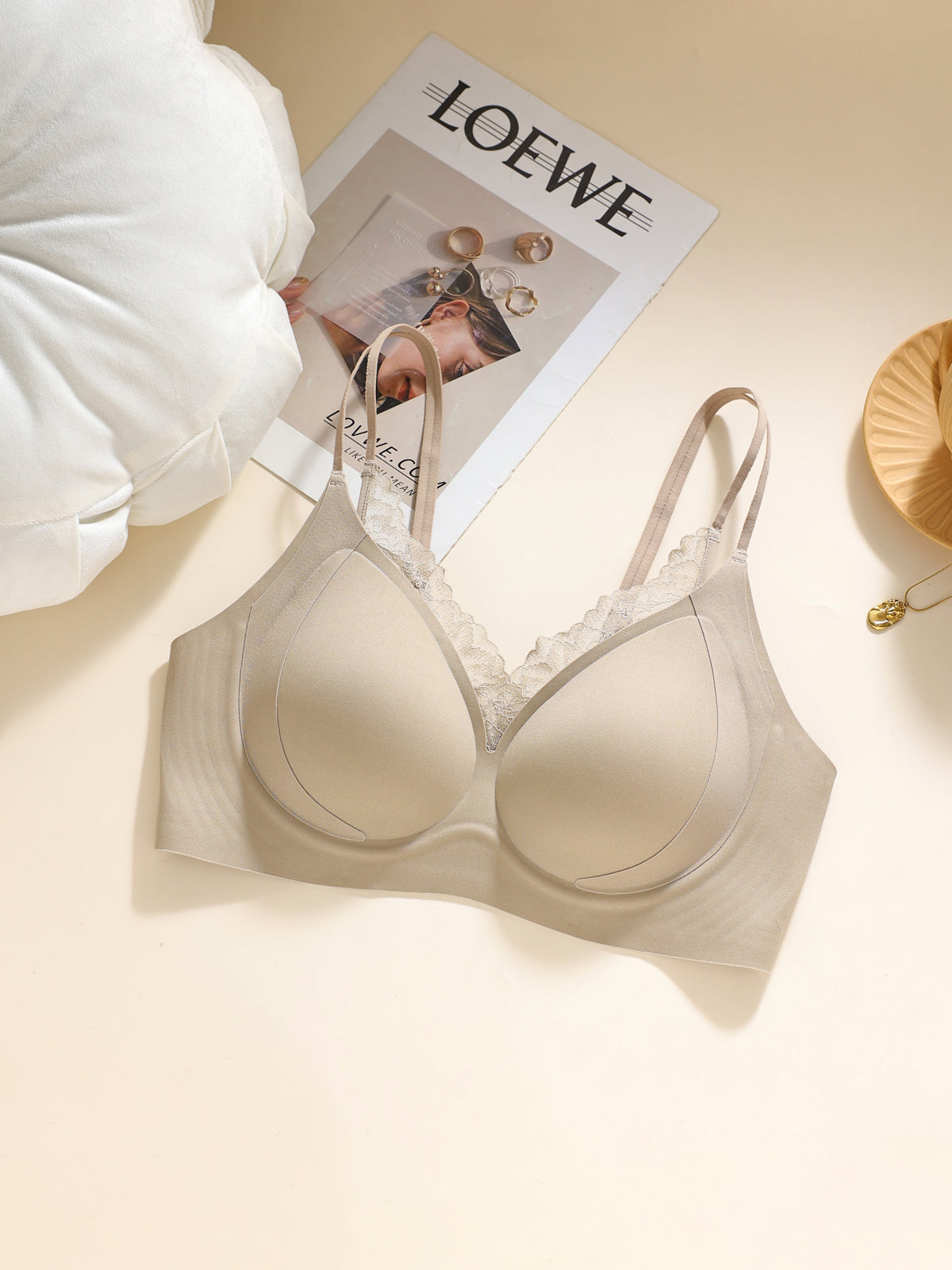 🌸 Double-strap bra design! Versatile for off-shoulder wear — the chic vibe is literally welded onto you～🌟